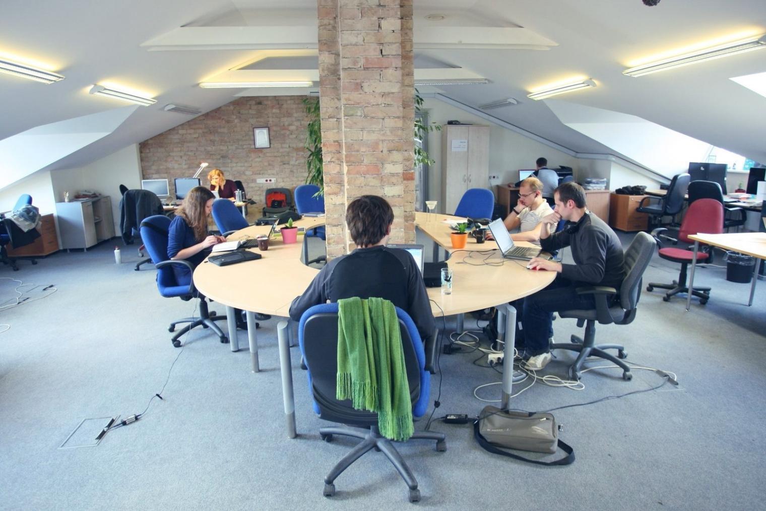 Modern learning environment with collaborative philosophy study groups